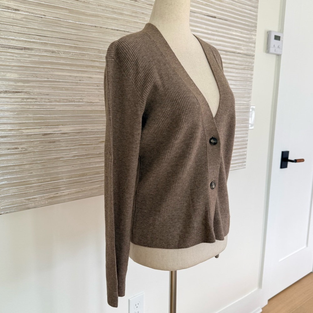 Uniqlo V neck cardigan size S - Picture 6 of 10